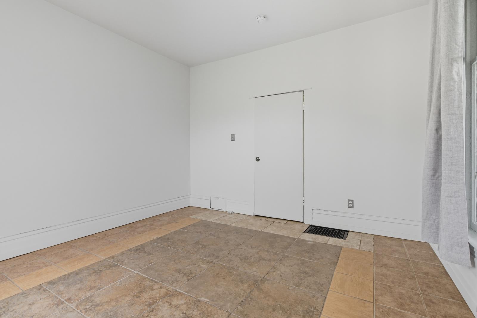 9513  103 Ave Nw, Edmonton, Alberta  T5H 0G8 - Photo 4 - 43862018