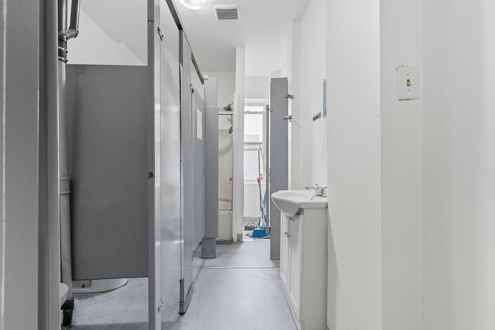 10665  96 St Nw, Edmonton, Alberta  T5H 2J3 - Photo 8 - 43870856