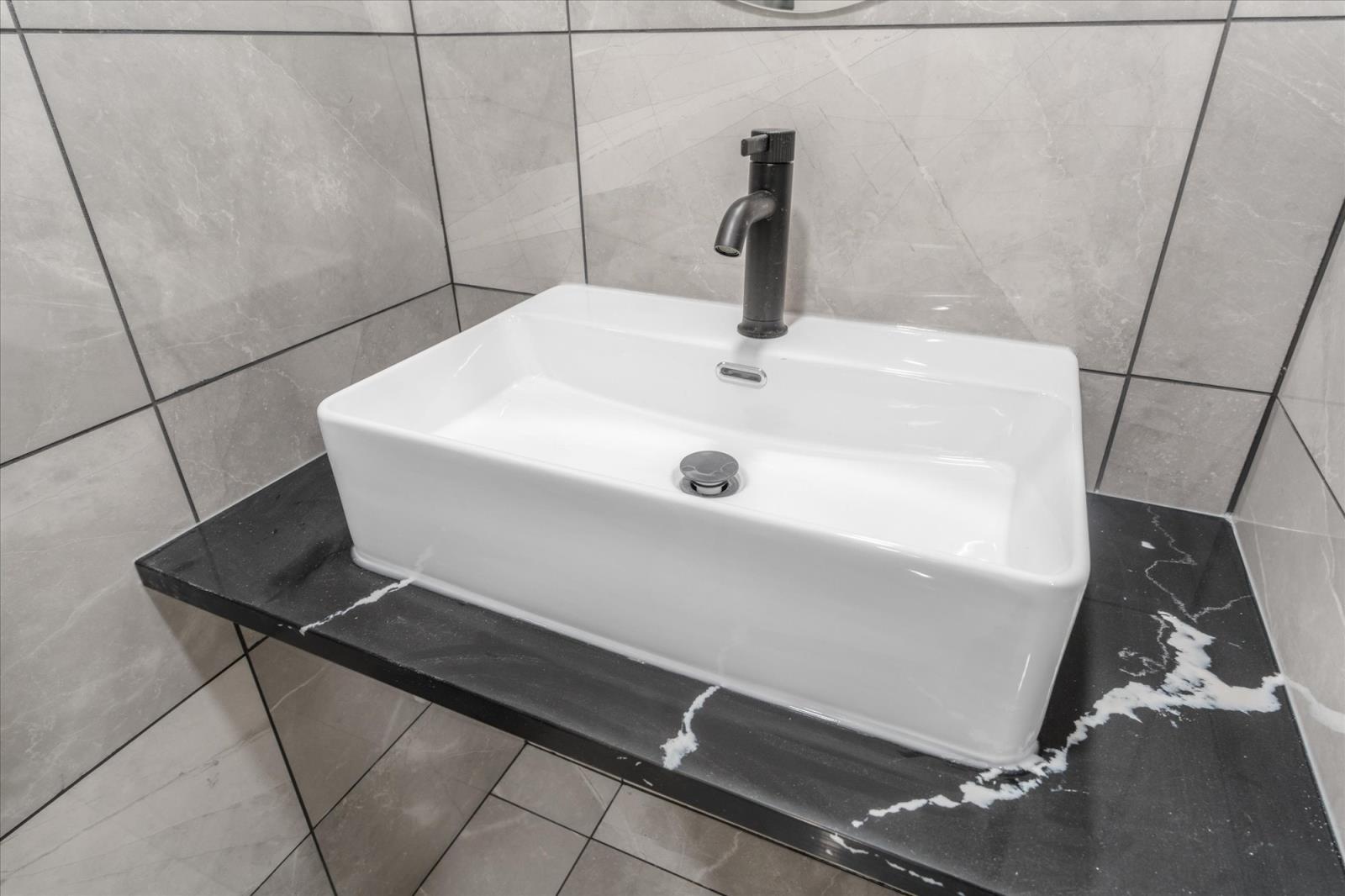 10041  81 Ave Nw, Edmonton, Alberta  T6E 1W7 - Photo 15 - 43855963