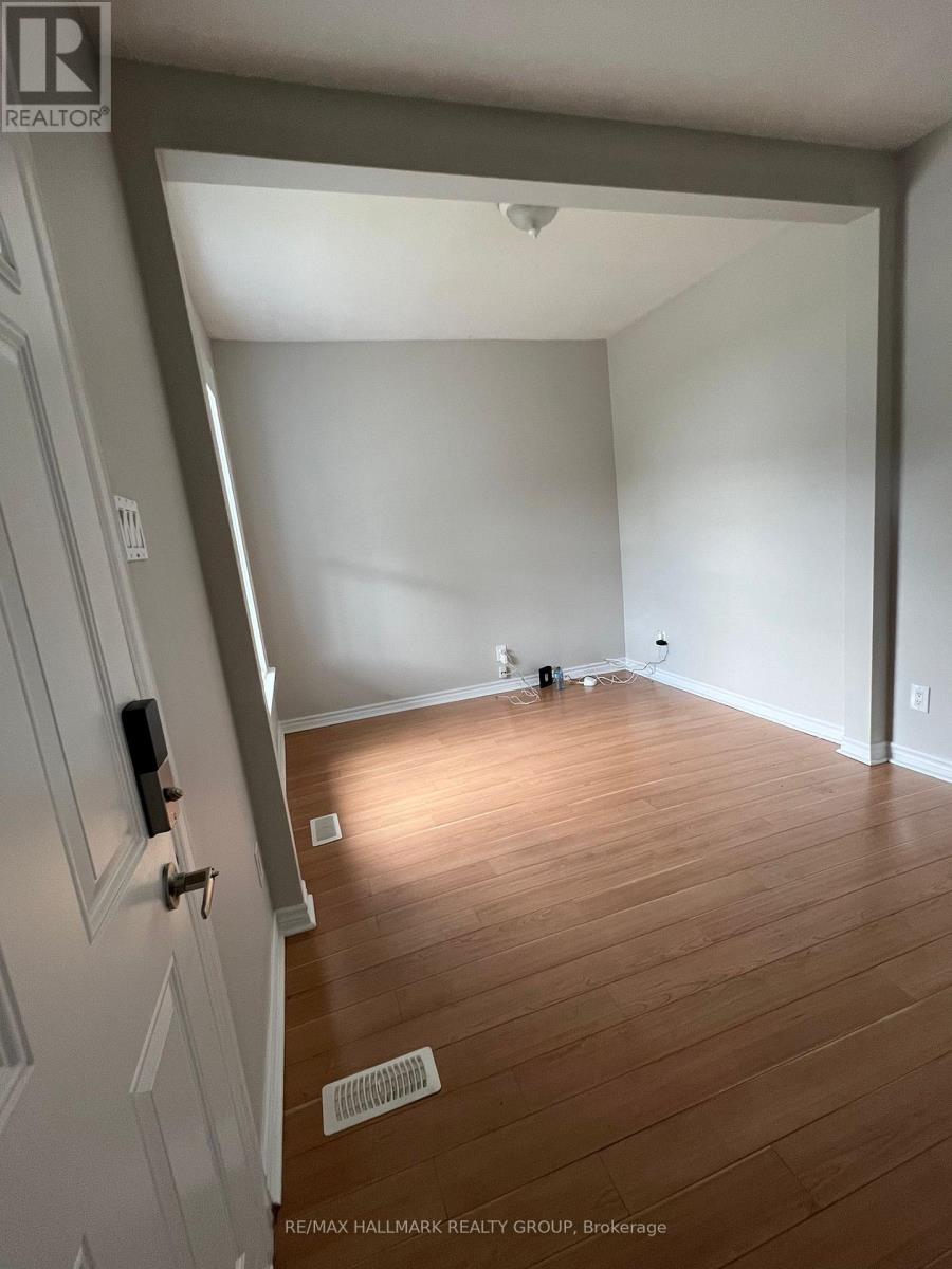 A - 18 Jolliet Avenue, Ottawa, Ontario  K1L 5H5 - Photo 2 - X12649992