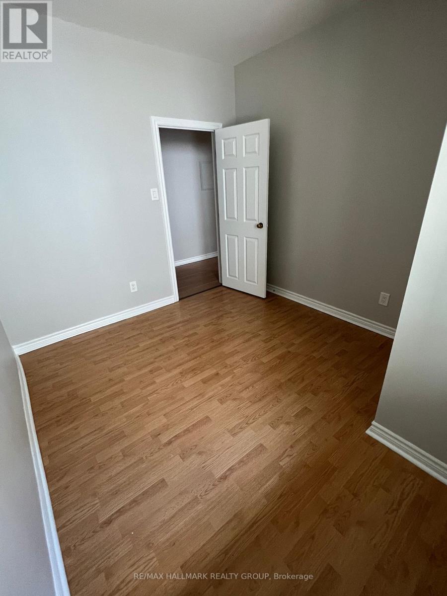 A - 18 Jolliet Avenue, Ottawa, Ontario  K1L 5H5 - Photo 4 - X12649992