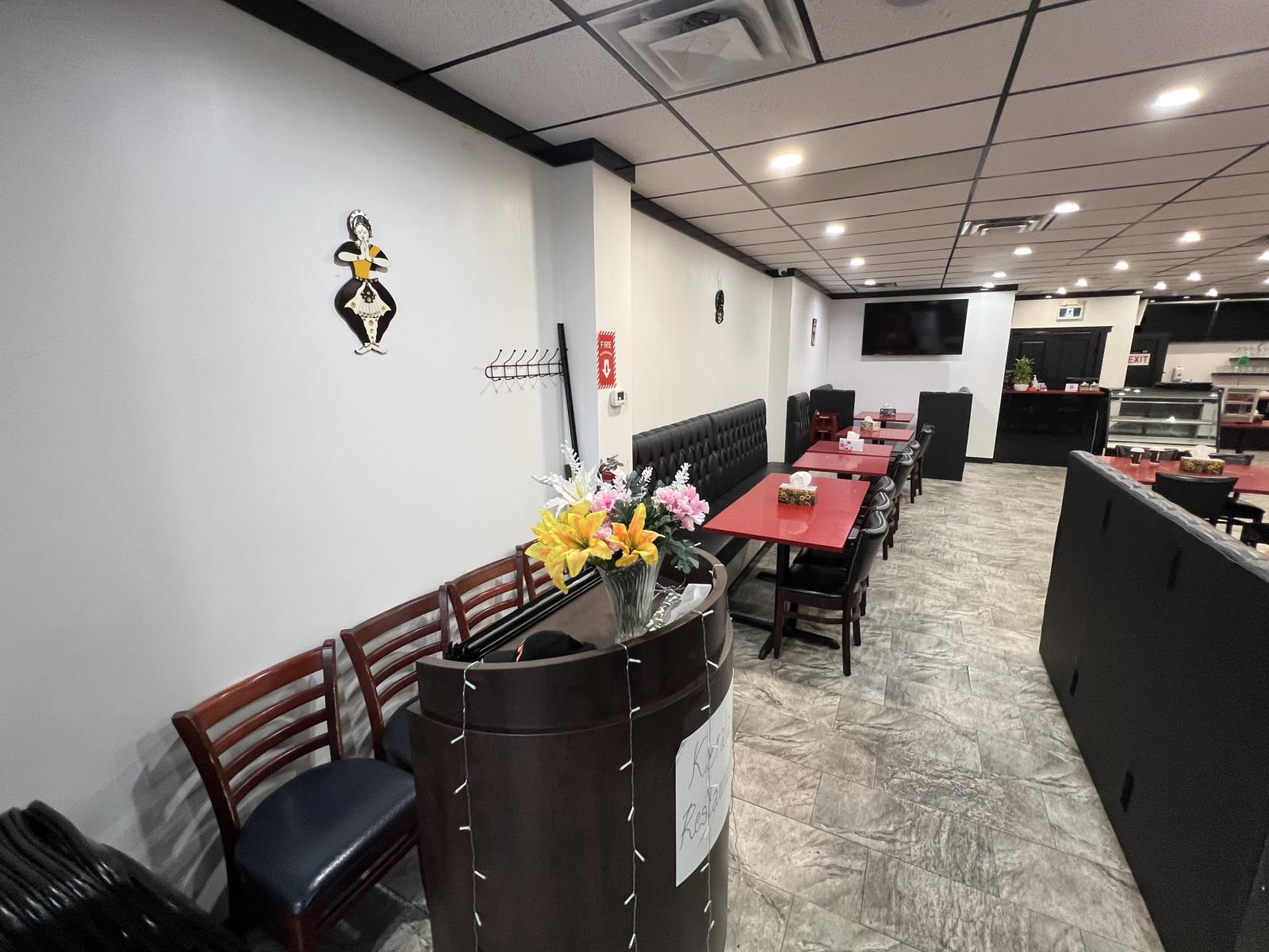 326  Saddleback Rd Nw, Edmonton, Alberta  T6J 4R7 - Photo 2 - 44023036