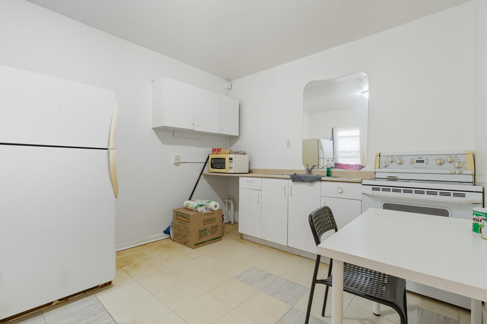 9519  103 Avenue, Edmonton, Alberta  T5H 0S8 - Photo 13 - 43868581