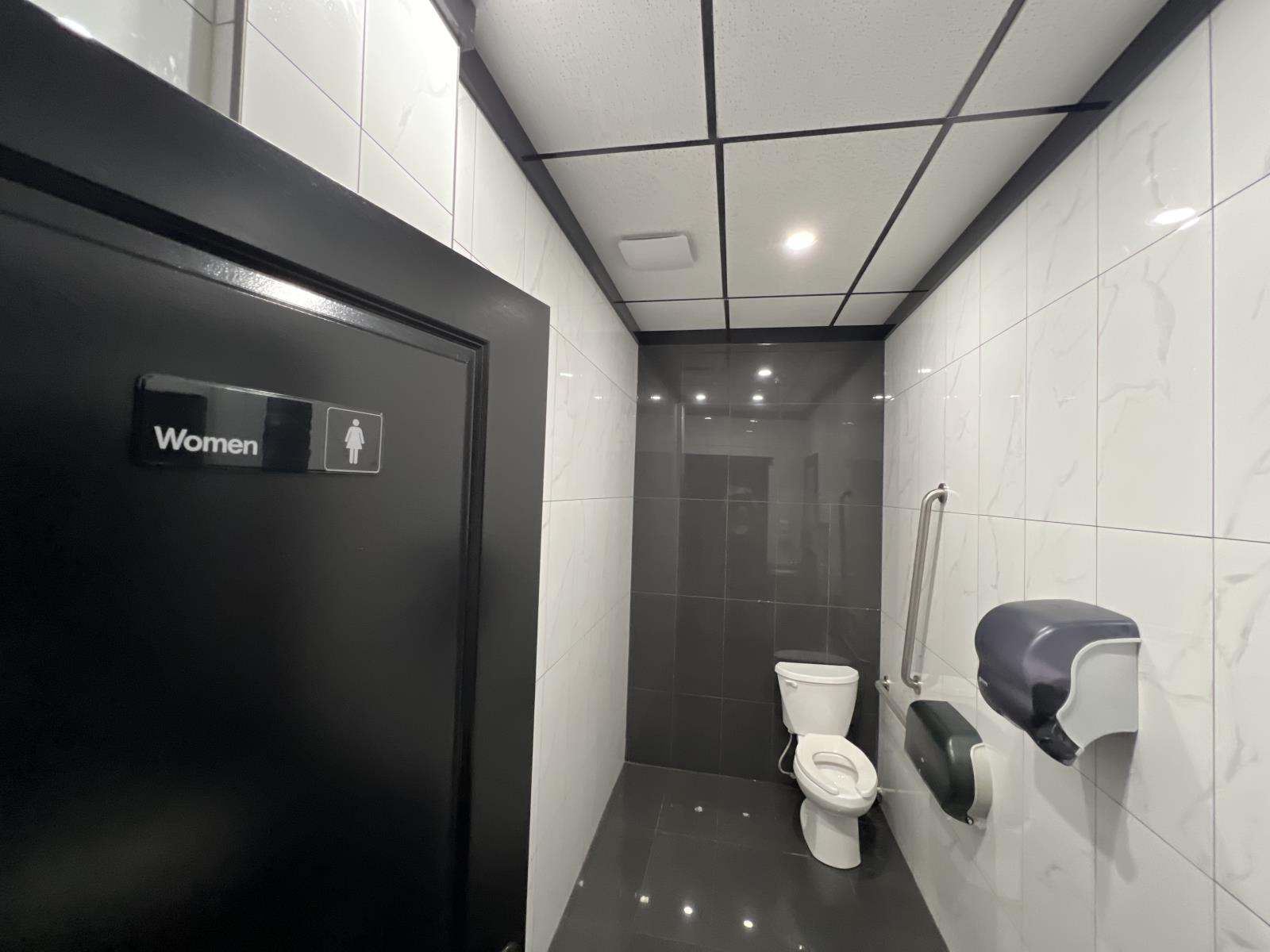 326  Saddleback Rd Nw, Edmonton, Alberta  T6J 4R7 - Photo 19 - 44023036