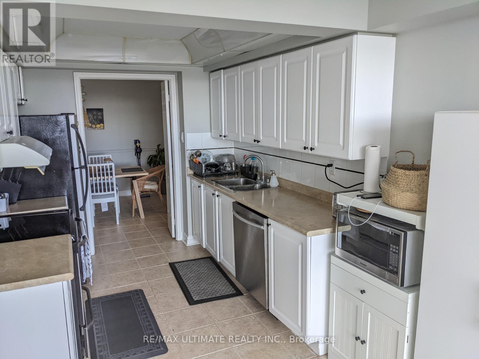 704 - 22 Hanover Road, Brampton, Ontario  L6S 5K7 - Photo 10 - W12649990