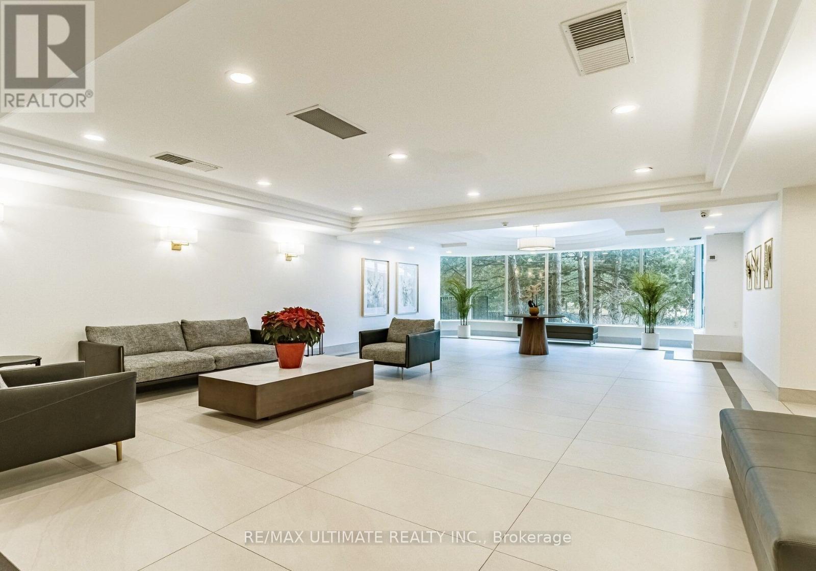 704 - 22 Hanover Road, Brampton, Ontario  L6S 5K7 - Photo 2 - W12649990