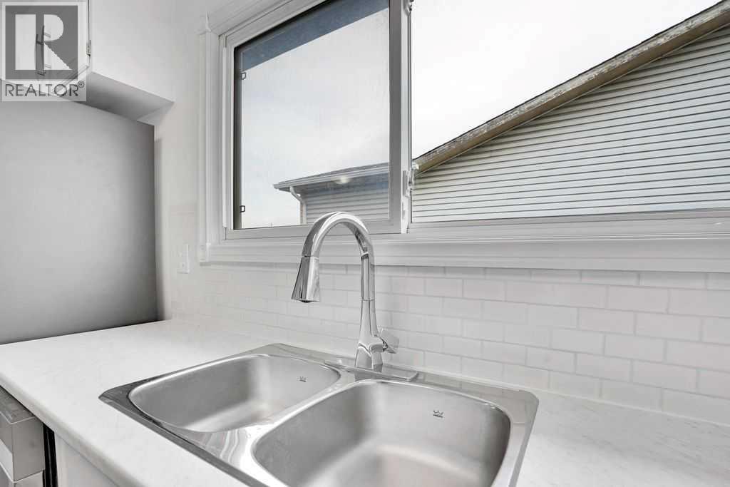 56 Castleglen Crescent Ne, Calgary, Alberta  T3J 1N3 - Photo 6 - A2267615