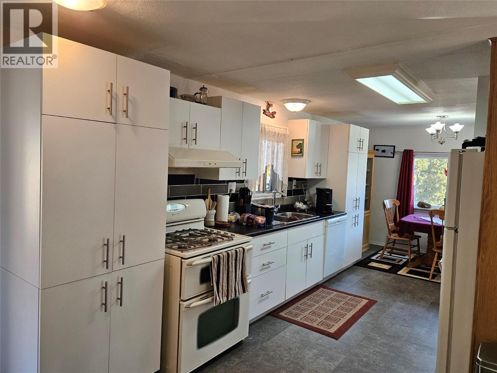 620 12th Avenue, Keremeos, British Columbia  V0X 1N3 - Photo 5 - 10337376