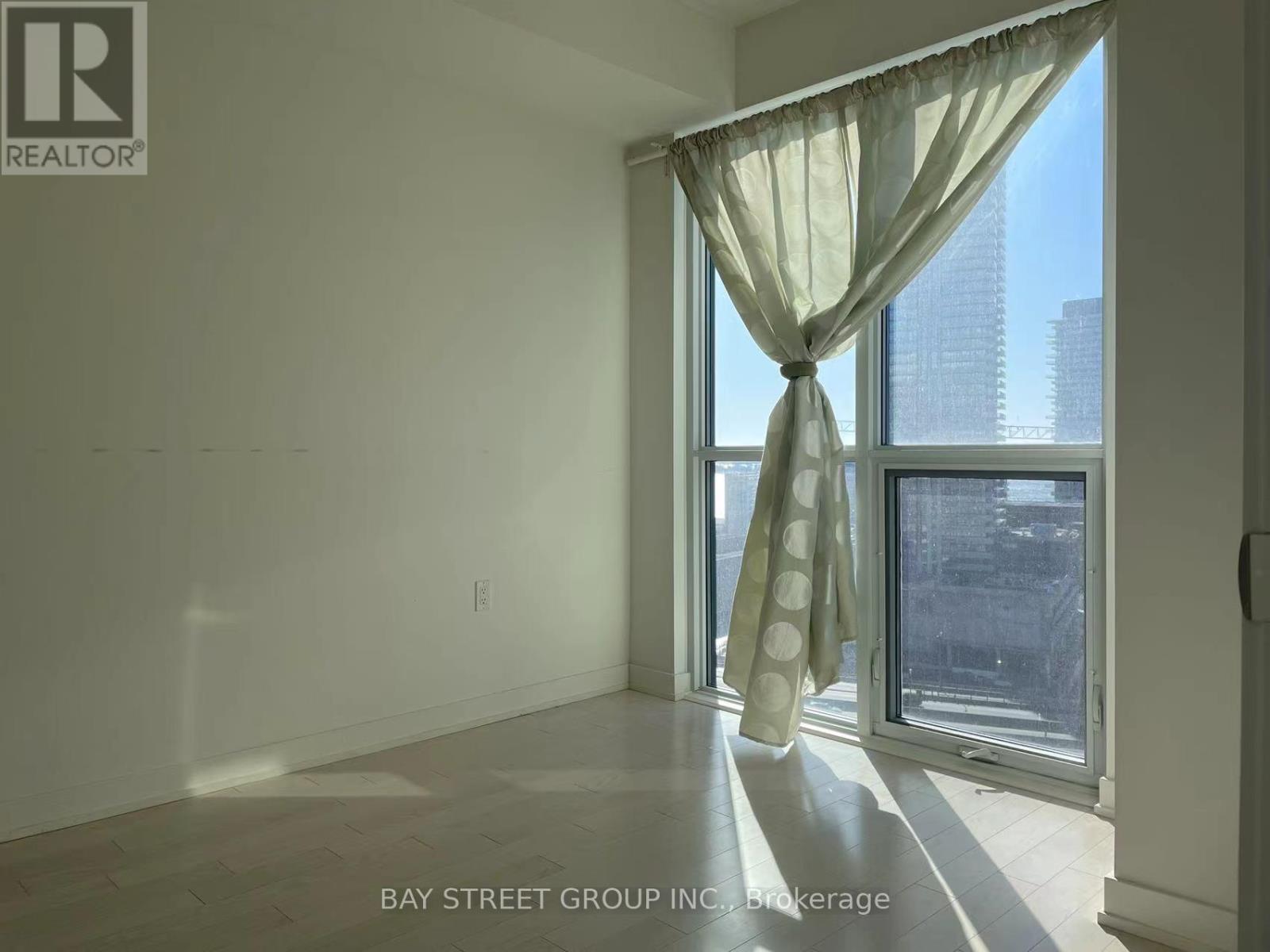 1601 - 1 The Esplanade Avenue, Toronto, Ontario  M5E 0A8 - Photo 4 - C12649996