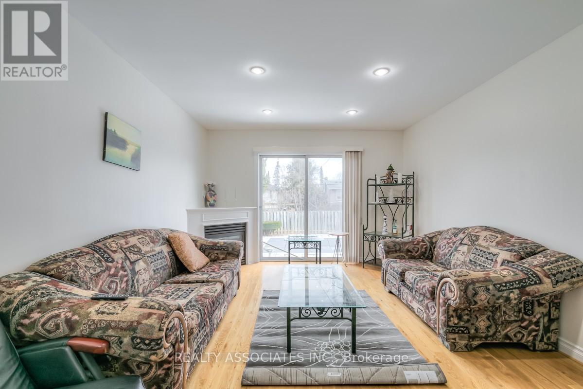 161 Highland Park Boulevard, Markham, Ontario  L3T 1B8 - Photo 10 - N12650002