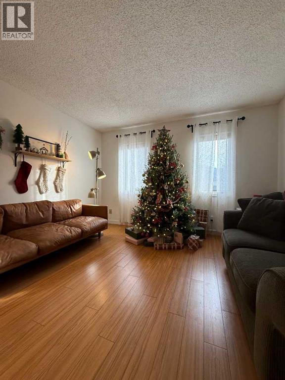 67 Oxford Road W, Lethbridge, Alberta  T1K 4V6 - Photo 3 - A2276134