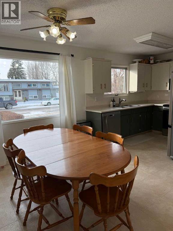 67 Oxford Road W, Lethbridge, Alberta  T1K 4V6 - Photo 5 - A2276134