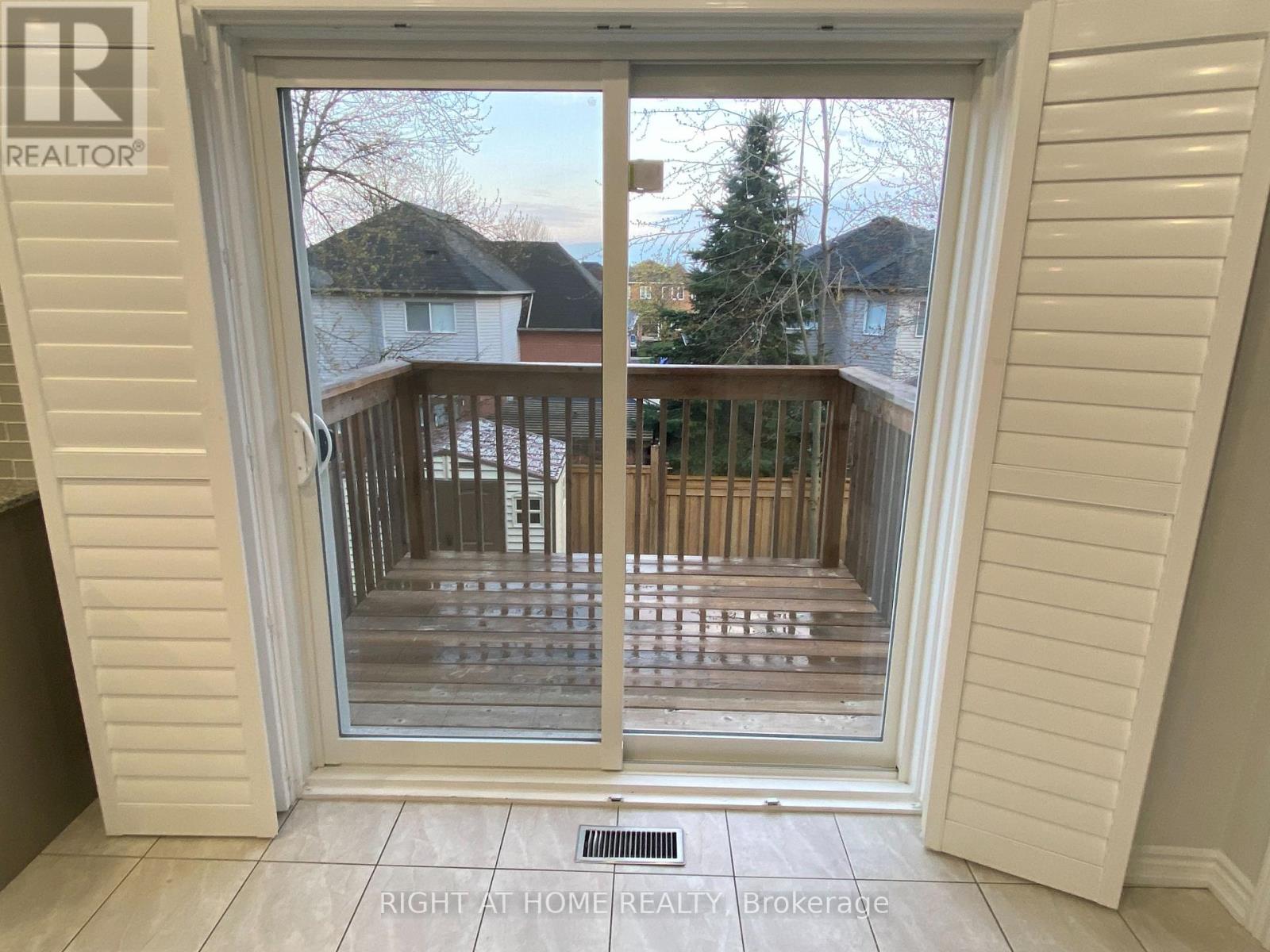 226 Lyle Drive, Clarington, Ontario  L1C 4M6 - Photo 11 - E12650006