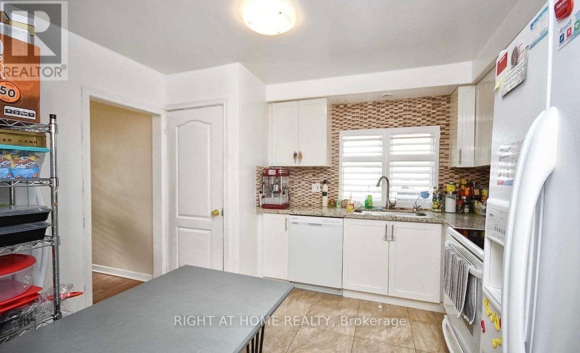 513 Lynett Crescent, Richmond Hill, Ontario  L4C 2V8 - Photo 10 - N12650012