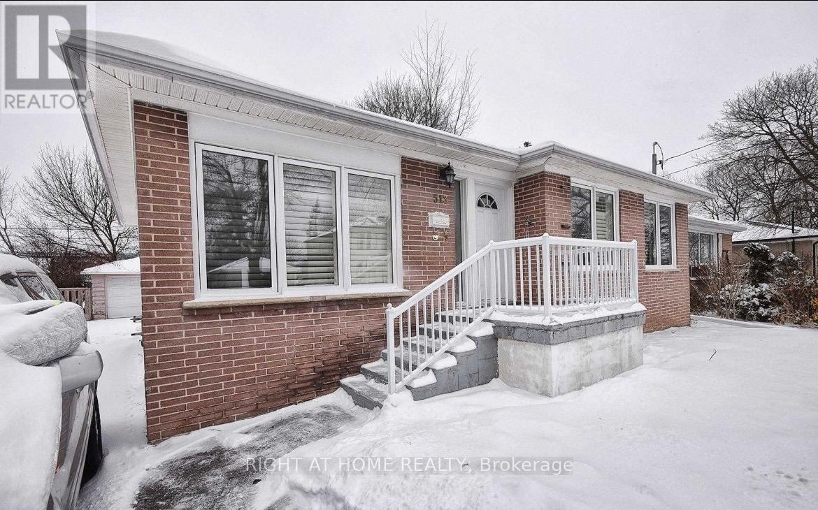 513 Lynett Crescent, Richmond Hill, Ontario  L4C 2V8 - Photo 3 - N12650012