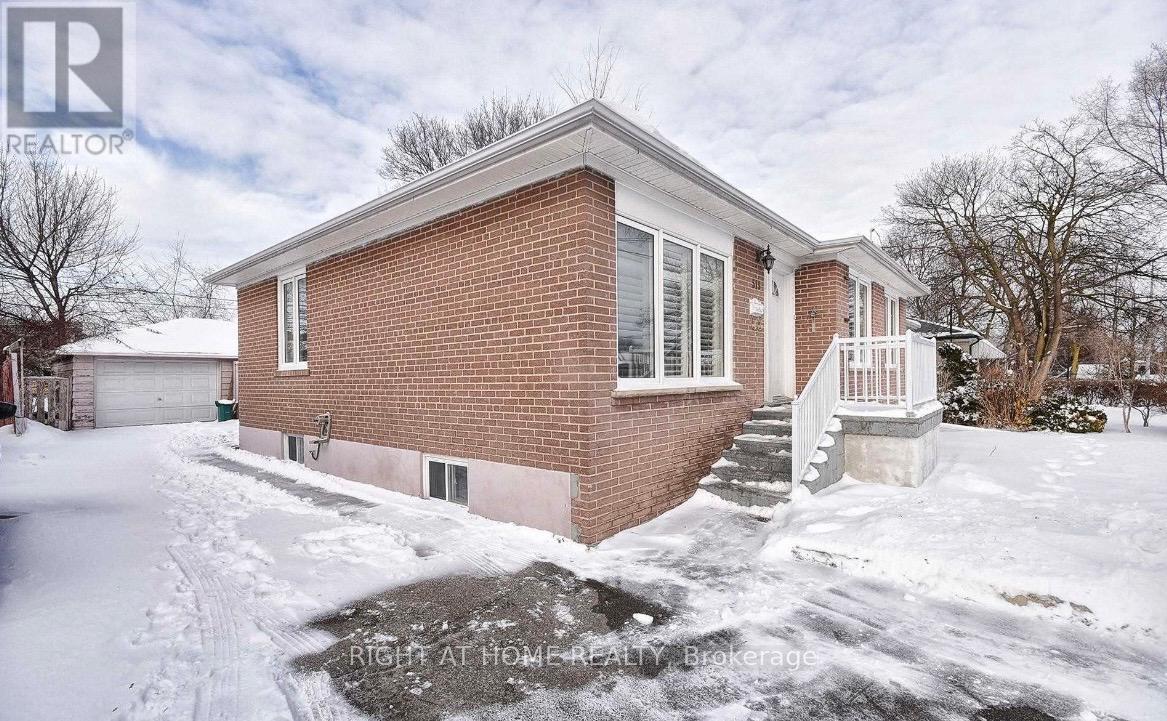 513 Lynett Crescent, Richmond Hill, Ontario  L4C 2V8 - Photo 4 - N12650012