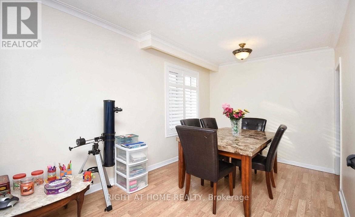 513 Lynett Crescent, Richmond Hill, Ontario  L4C 2V8 - Photo 8 - N12650012