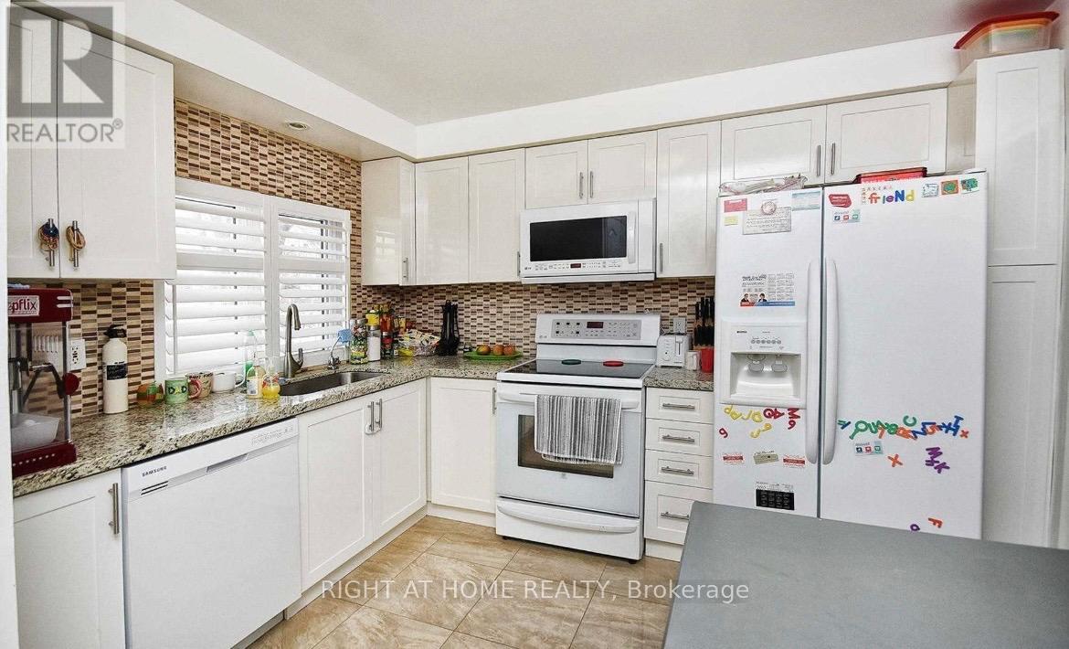 513 Lynett Crescent, Richmond Hill, Ontario  L4C 2V8 - Photo 9 - N12650012