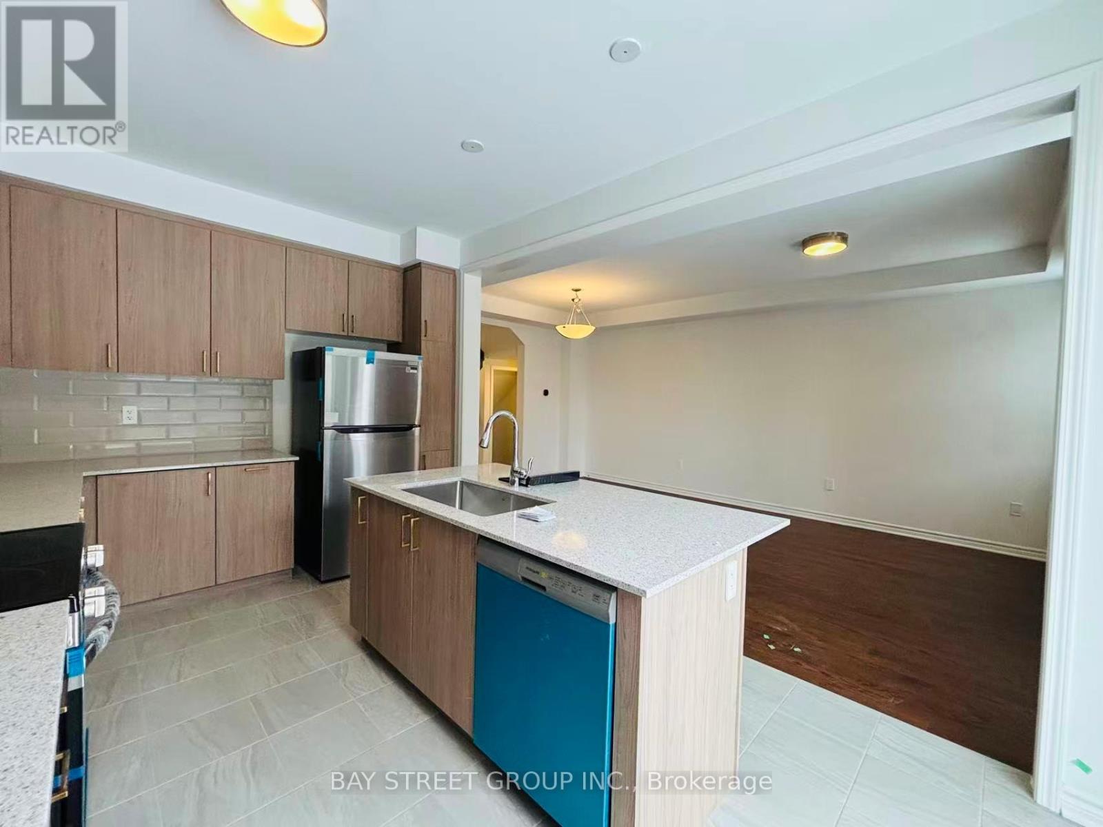 127 Azure Drive, Markham, Ontario  L6C 3S8 - Photo 11 - N12645650