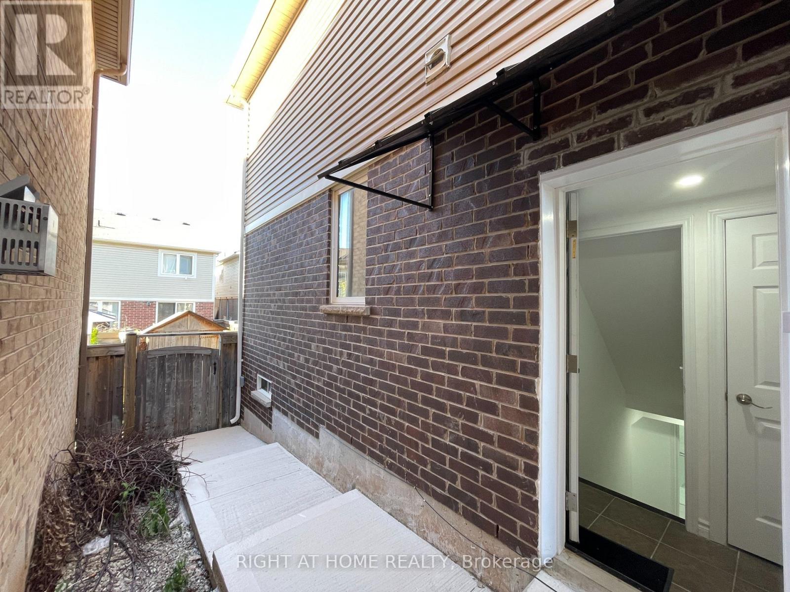 #lower - 58 Meadowcrest Lane, Brampton, Ontario  L7A 0V7 - Photo 7 - W12650024