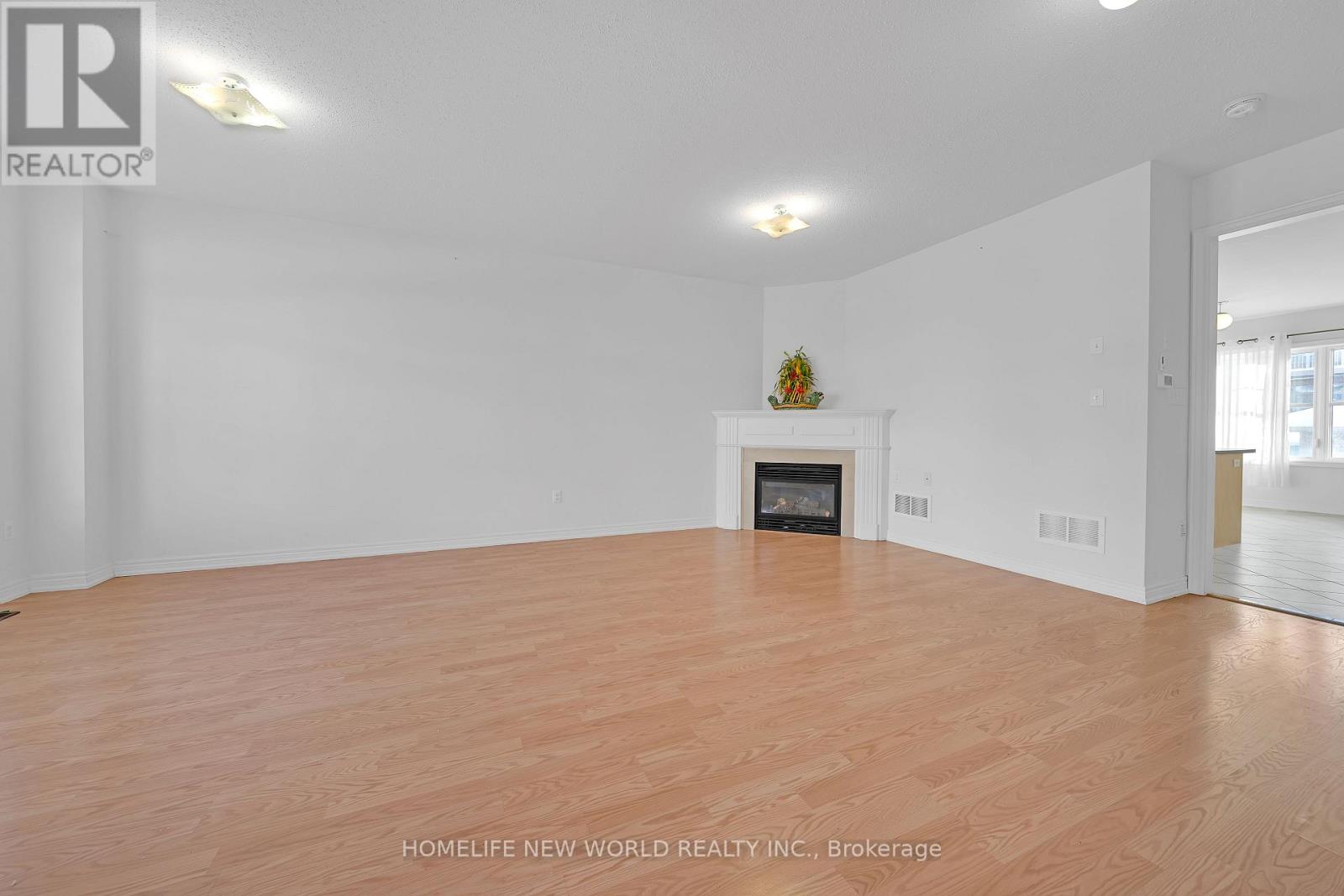 121 Christian Ritter Drive, Markham, Ontario  L6C 0V8 - Photo 2 - N12650072