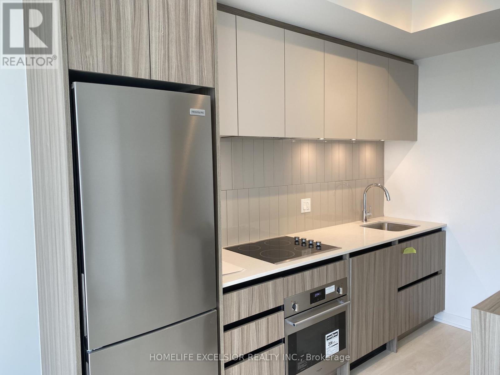 7950 Bathurst Street, Vaughan, Ontario  L4J 0L4 - Photo 2 - N12650082