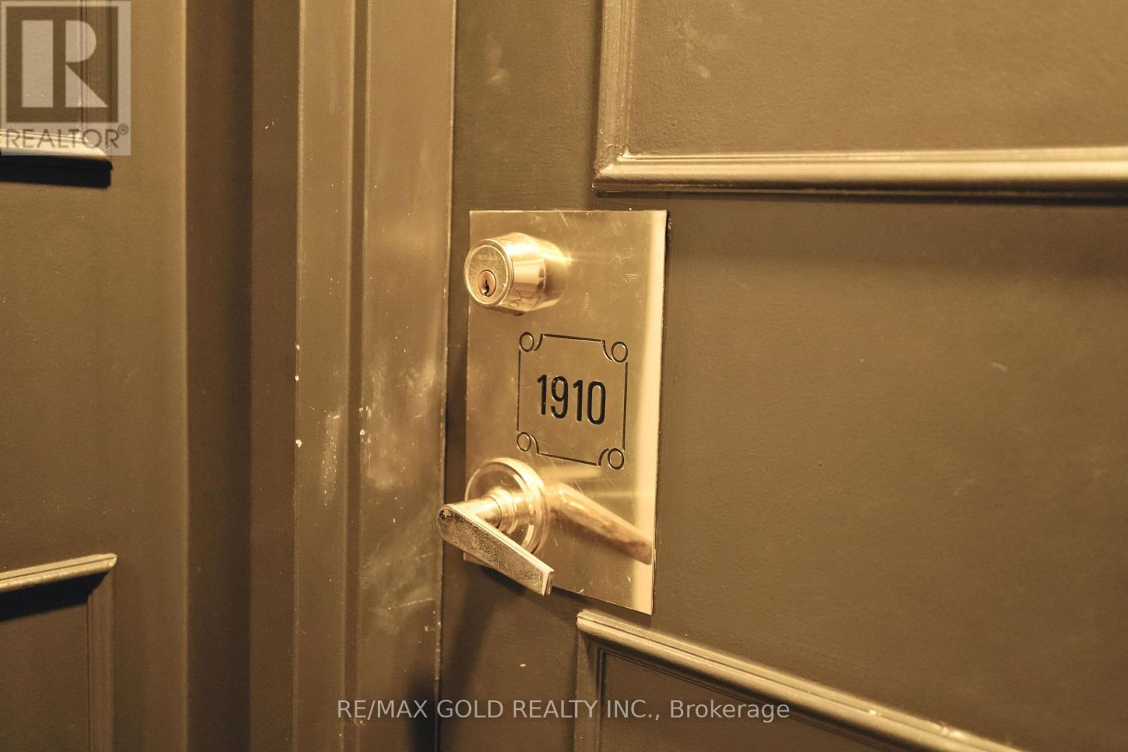 1910 - 115 HILLCREST AVENUE, Mississauga, Ontario