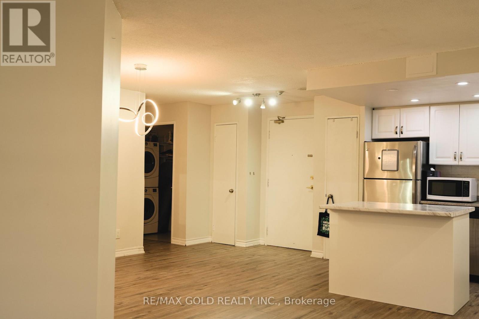 1910 - 115 Hillcrest Avenue, Mississauga, Ontario  L5B 3Y9 - Photo 15 - W12649610