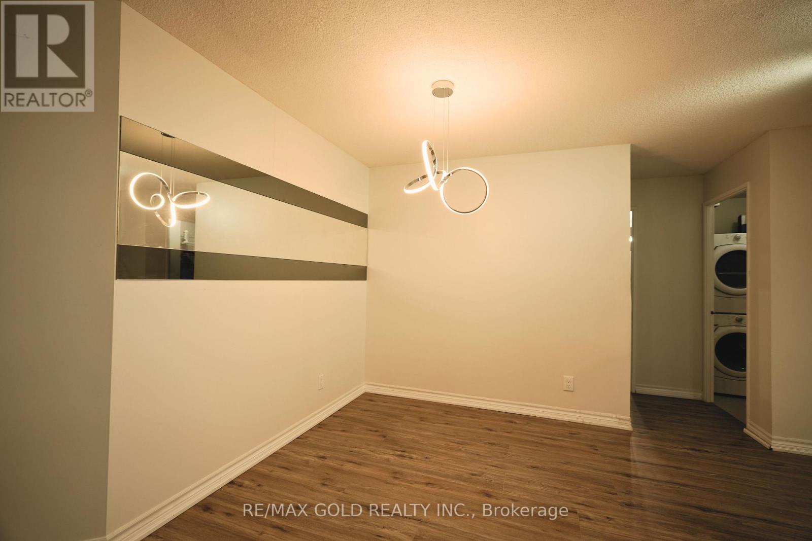 1910 - 115 Hillcrest Avenue, Mississauga, Ontario  L5B 3Y9 - Photo 5 - W12649610