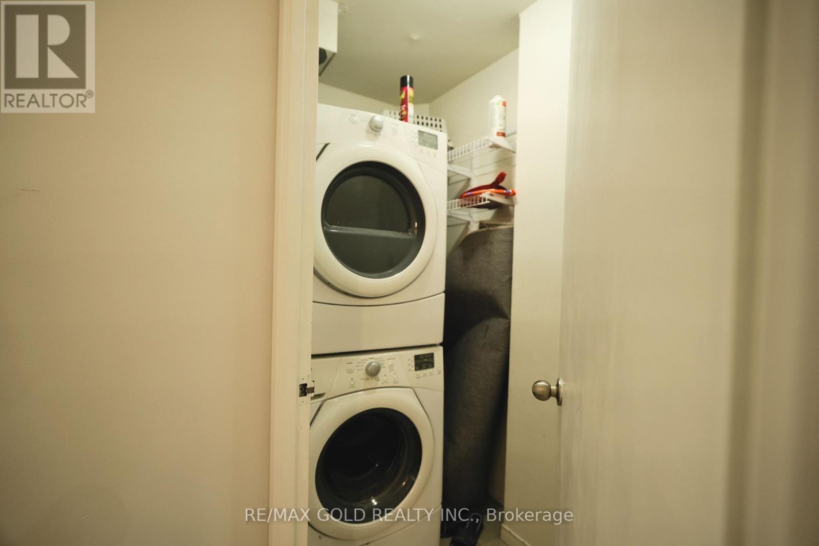 1910 - 115 Hillcrest Avenue, Mississauga, Ontario  L5B 3Y9 - Photo 6 - W12649610