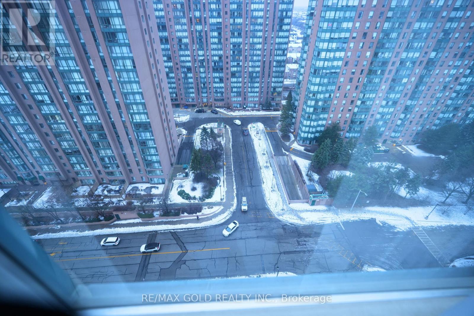 1910 - 115 Hillcrest Avenue, Mississauga, Ontario  L5B 3Y9 - Photo 4 - W12649610