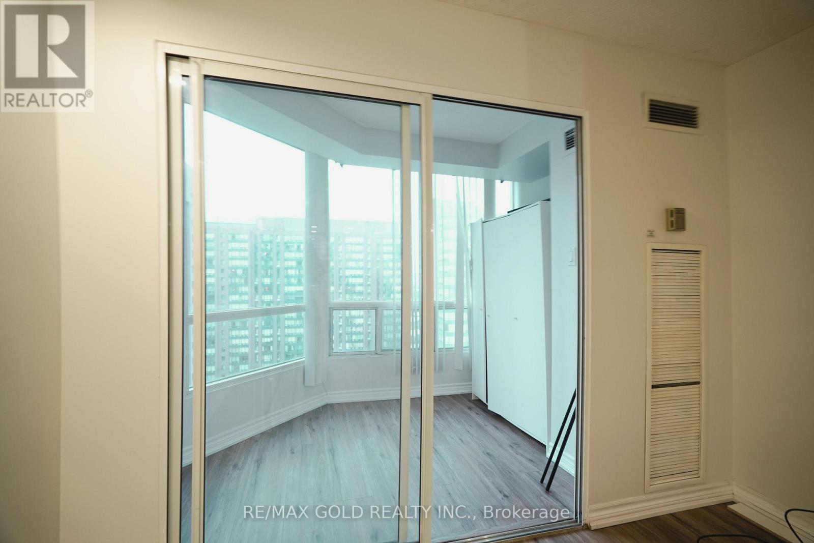 1910 - 115 Hillcrest Avenue, Mississauga, Ontario  L5B 3Y9 - Photo 7 - W12649610