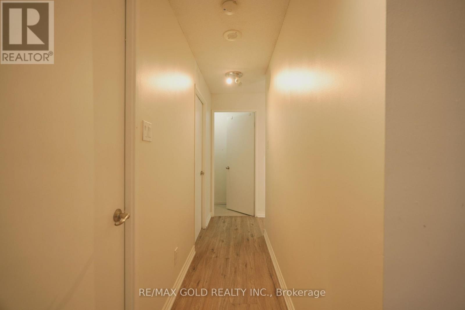 1910 - 115 Hillcrest Avenue, Mississauga, Ontario  L5B 3Y9 - Photo 8 - W12649610