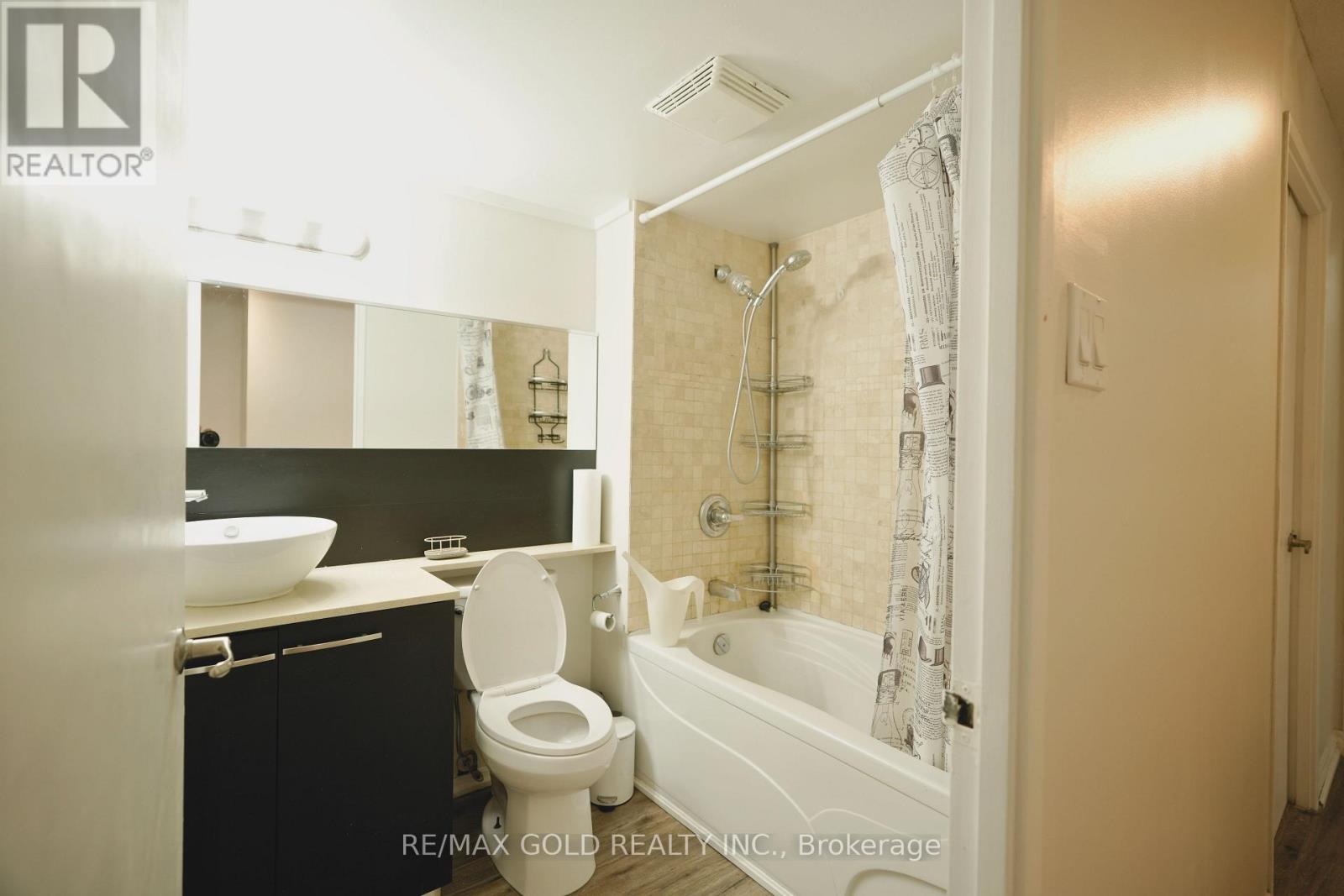 1910 - 115 Hillcrest Avenue, Mississauga, Ontario  L5B 3Y9 - Photo 9 - W12649610