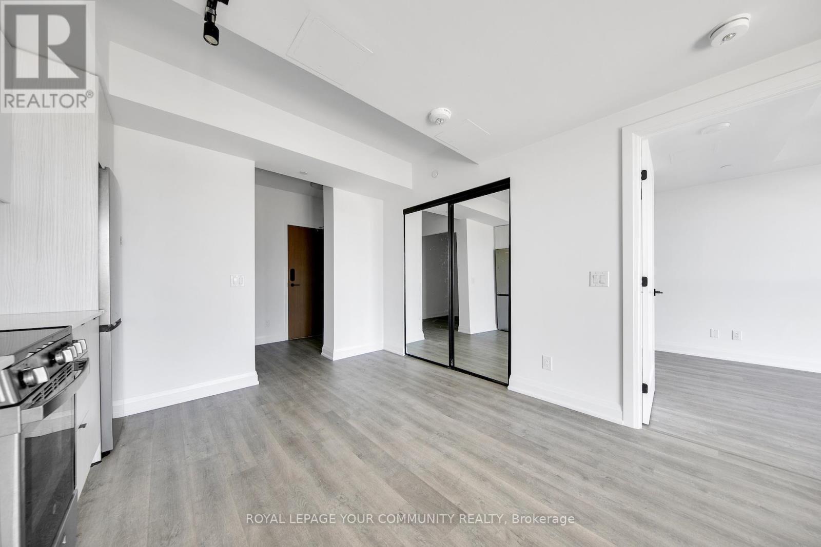 712 - 2369 Danforth Avenue, Toronto (East End-Danforth), Ontario  M4C 0B1 - Photo 2 - E12647674