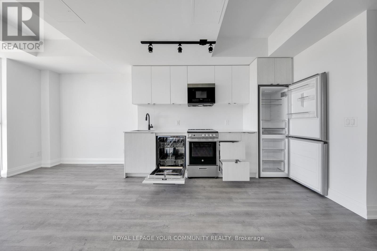 712 - 2369 Danforth Avenue, Toronto (East End-Danforth), Ontario  M4C 0B1 - Photo 5 - E12647674