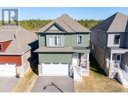 32 HILLCROFT WAY, Kawartha Lakes, Ontario