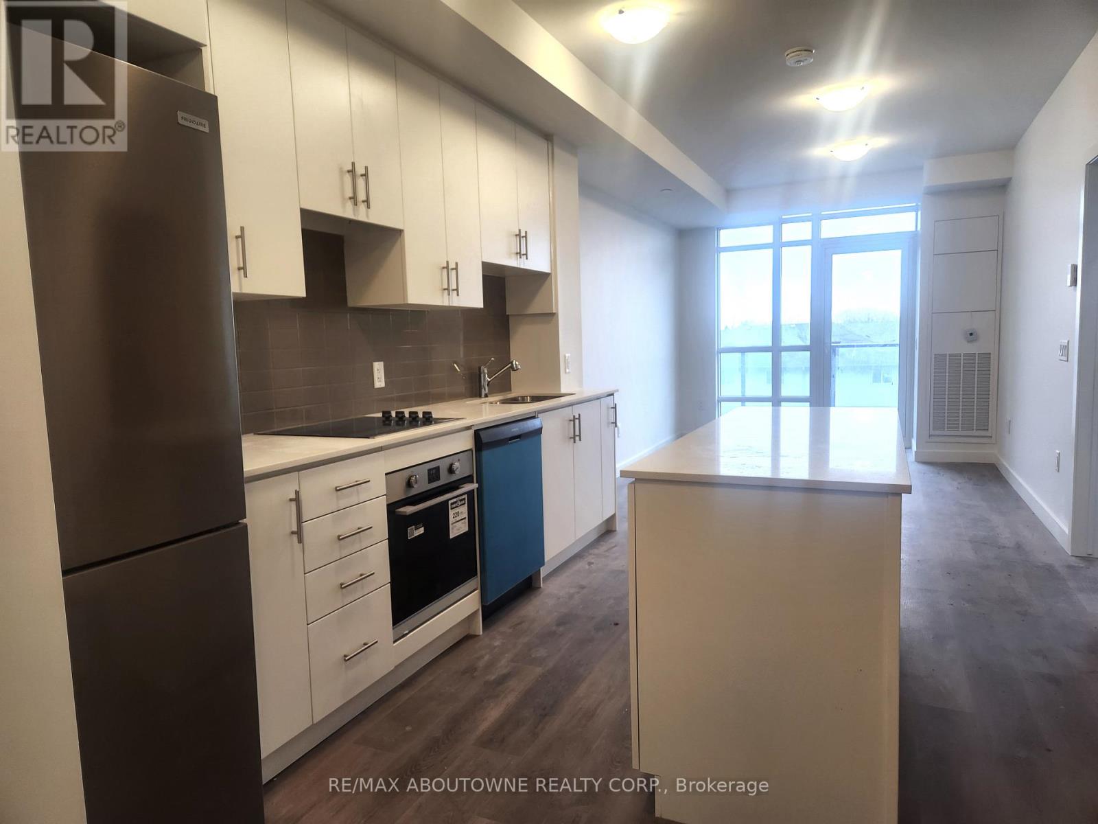 302 - 461 Green Road, Hamilton, Ontario  L8E 5B4 - Photo 2 - X12650084