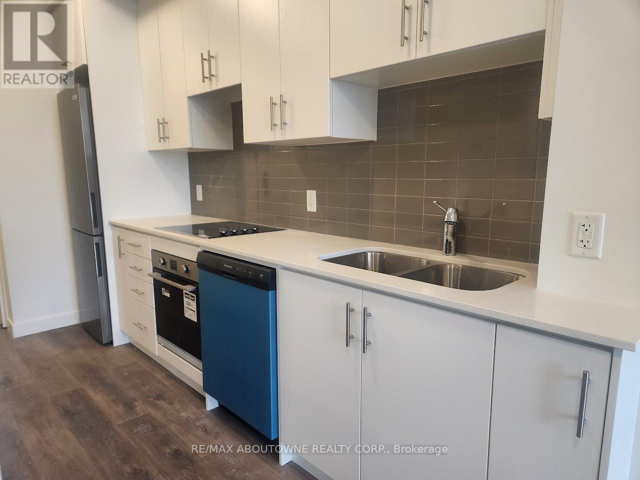 302 - 461 Green Road, Hamilton, Ontario  L8E 5B4 - Photo 3 - X12650084