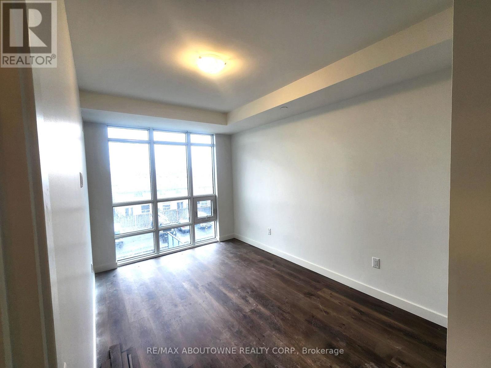 302 - 461 Green Road, Hamilton, Ontario  L8E 5B4 - Photo 5 - X12650084