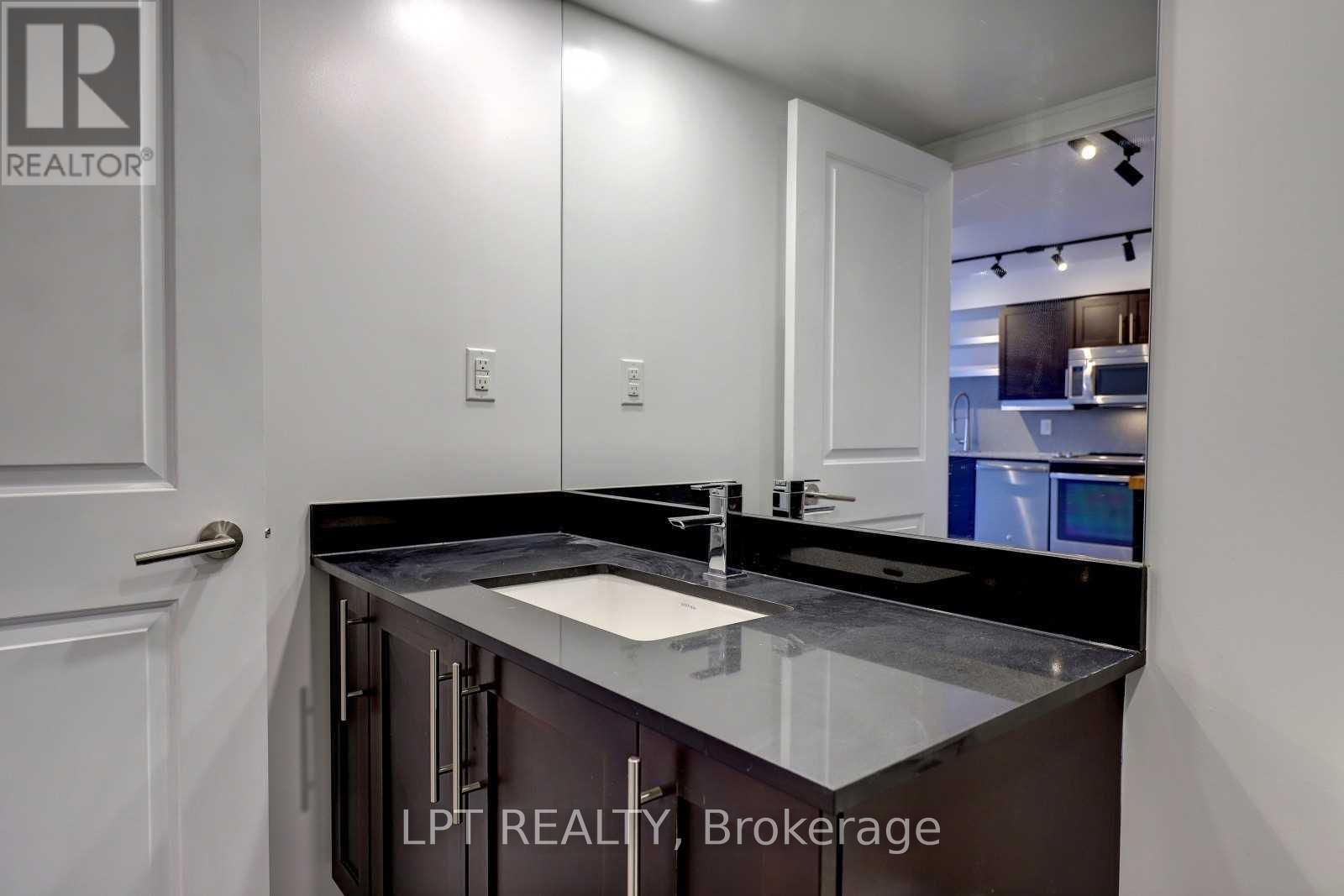 2214 - 400 Adelaide Street E, Toronto, Ontario  M5A 1N4 - Photo 17 - C12650094