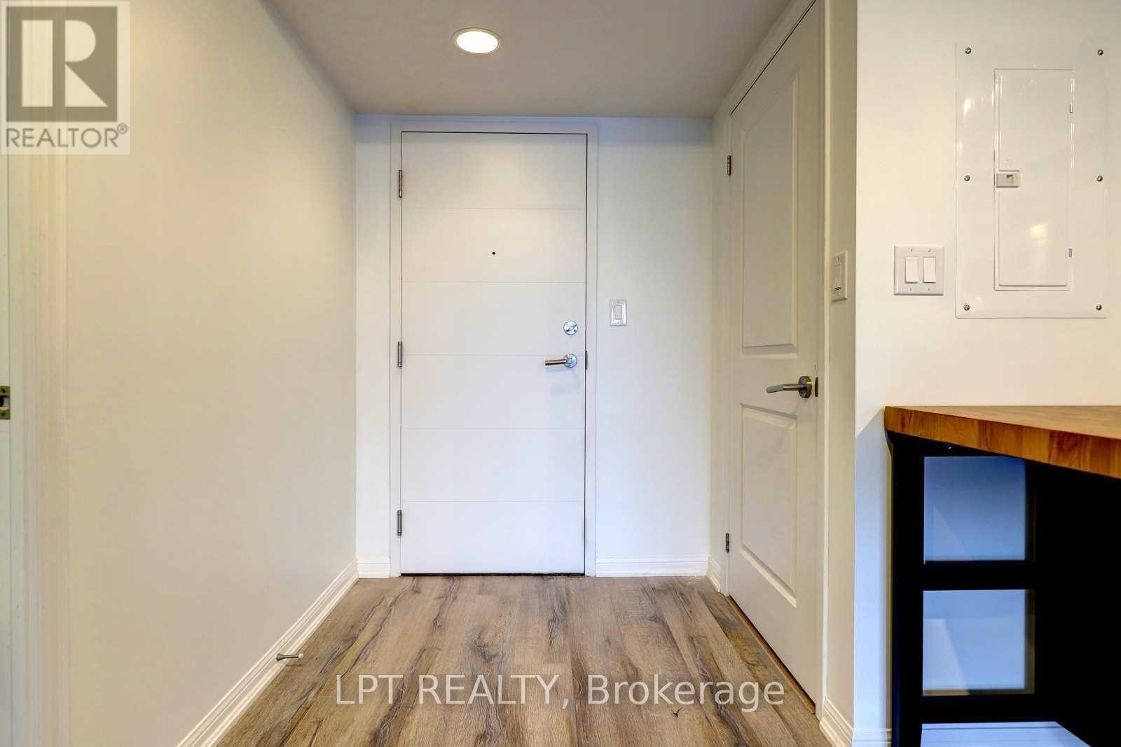 2214 - 400 Adelaide Street E, Toronto, Ontario  M5A 1N4 - Photo 2 - C12650094