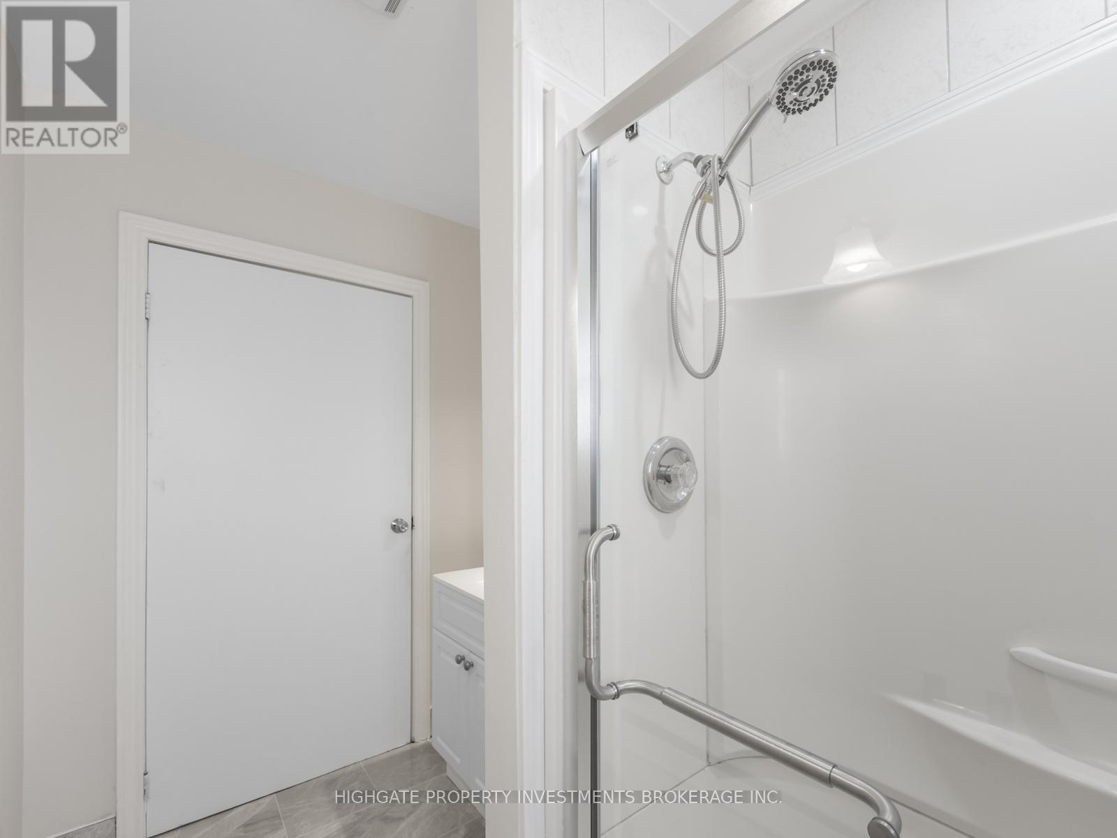 Upper - 708 Carnegie Avenue N, Oshawa, Ontario  L1G 4R6 - Photo 24 - E12650122