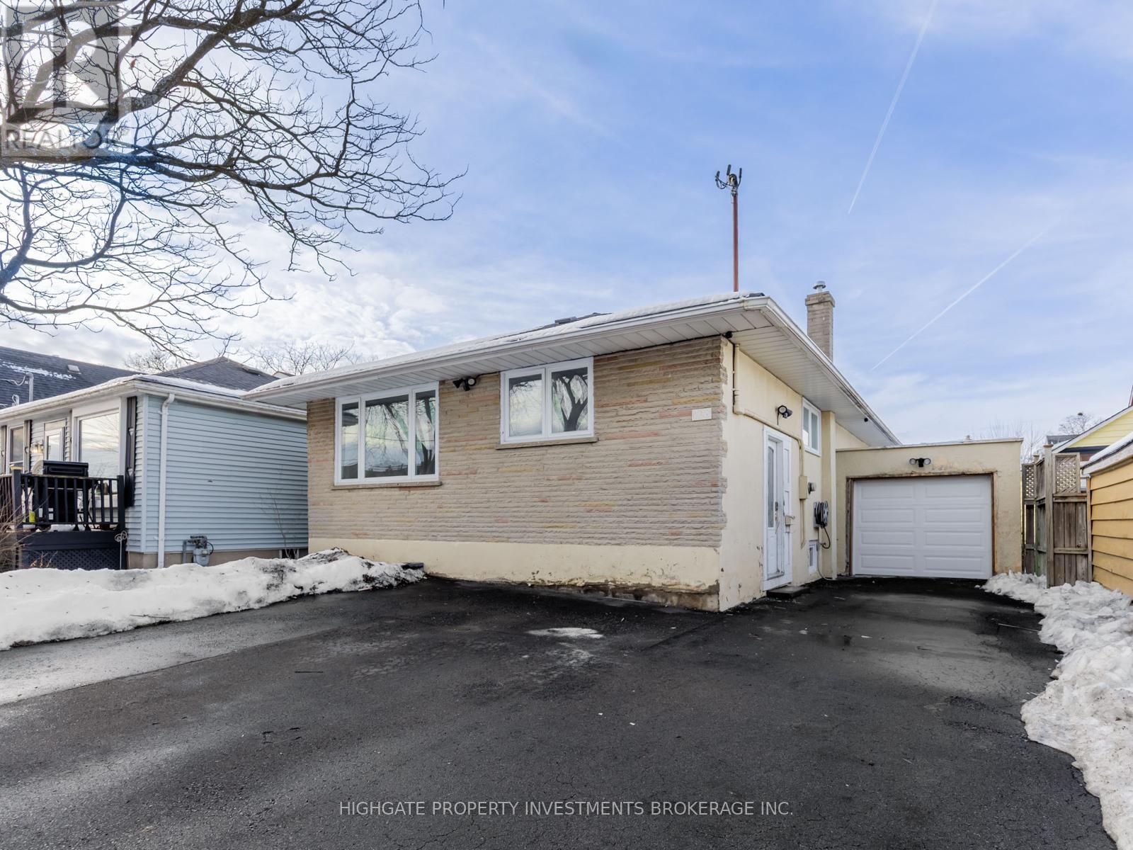 Upper - 708 Carnegie Avenue N, Oshawa, Ontario  L1G 4R6 - Photo 3 - E12650122