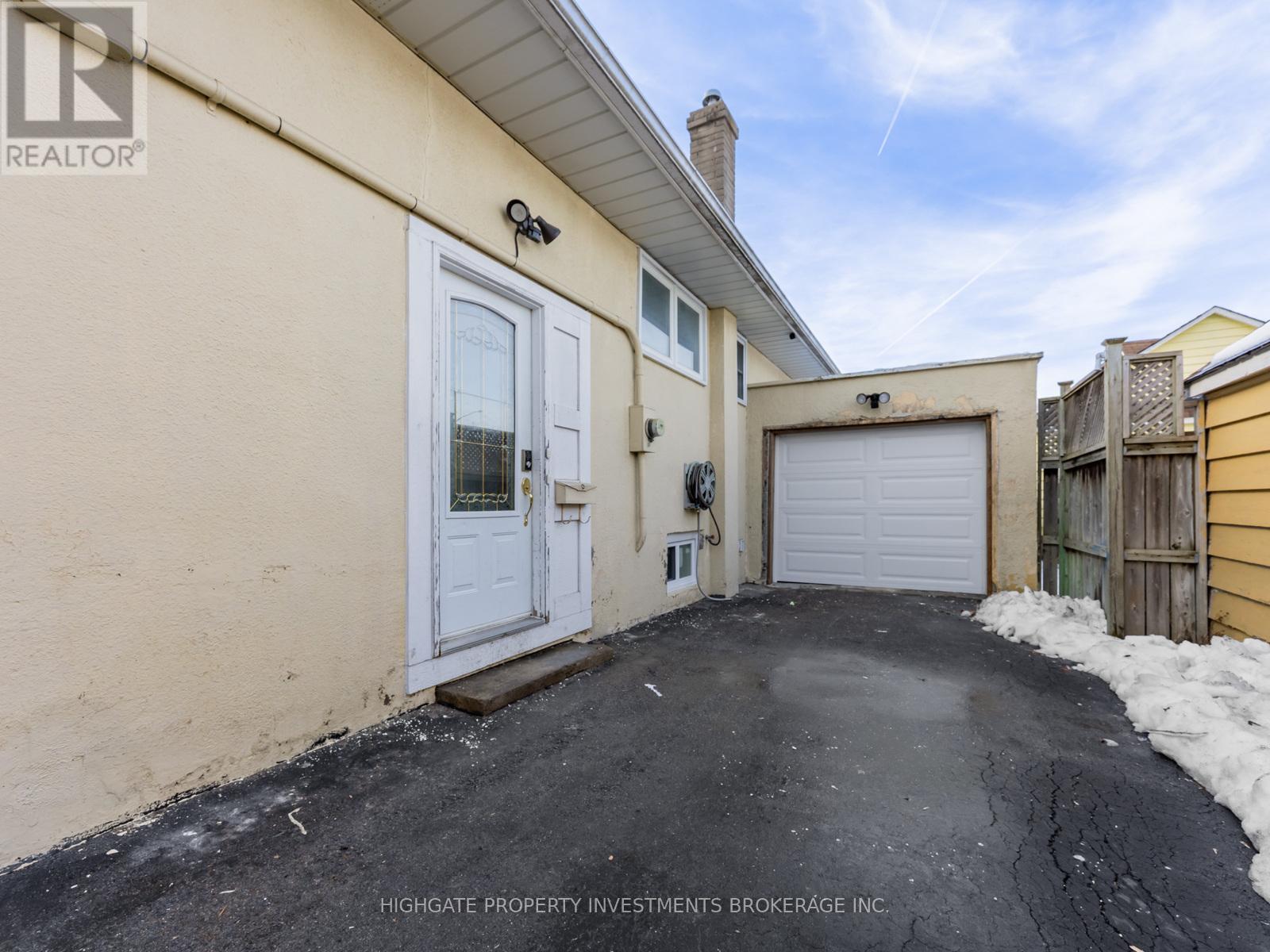 Upper - 708 Carnegie Avenue N, Oshawa, Ontario  L1G 4R6 - Photo 4 - E12650122