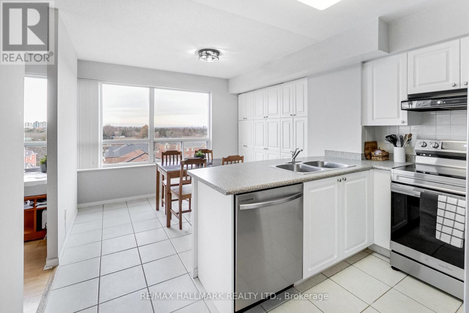 702 - 5 Emerald Lane, Vaughan, Ontario  L4J 8P7 - Photo 14 - N12387535