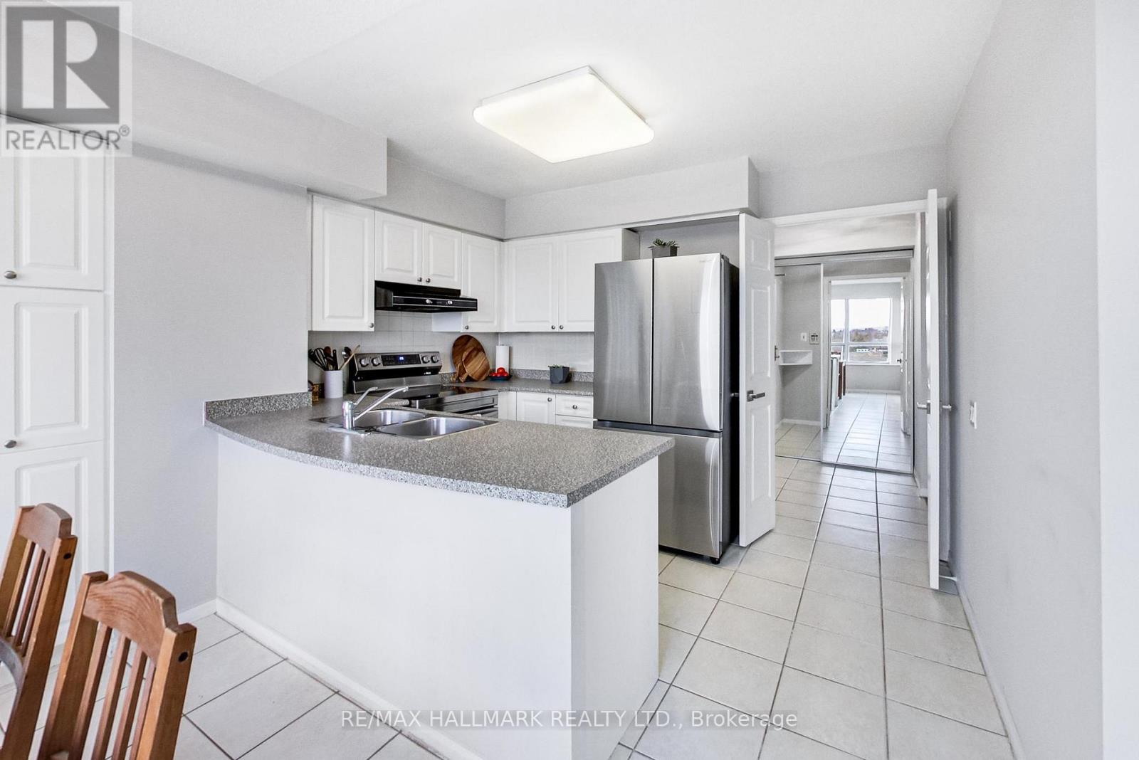 702 - 5 Emerald Lane, Vaughan, Ontario  L4J 8P7 - Photo 13 - N12387535