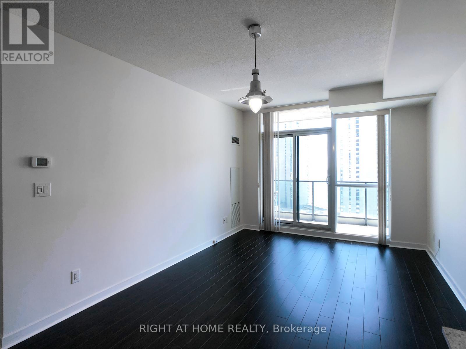 2010 - 33 Bay Street, Toronto, Ontario  M5J 2Z3 - Photo 7 - C12650140