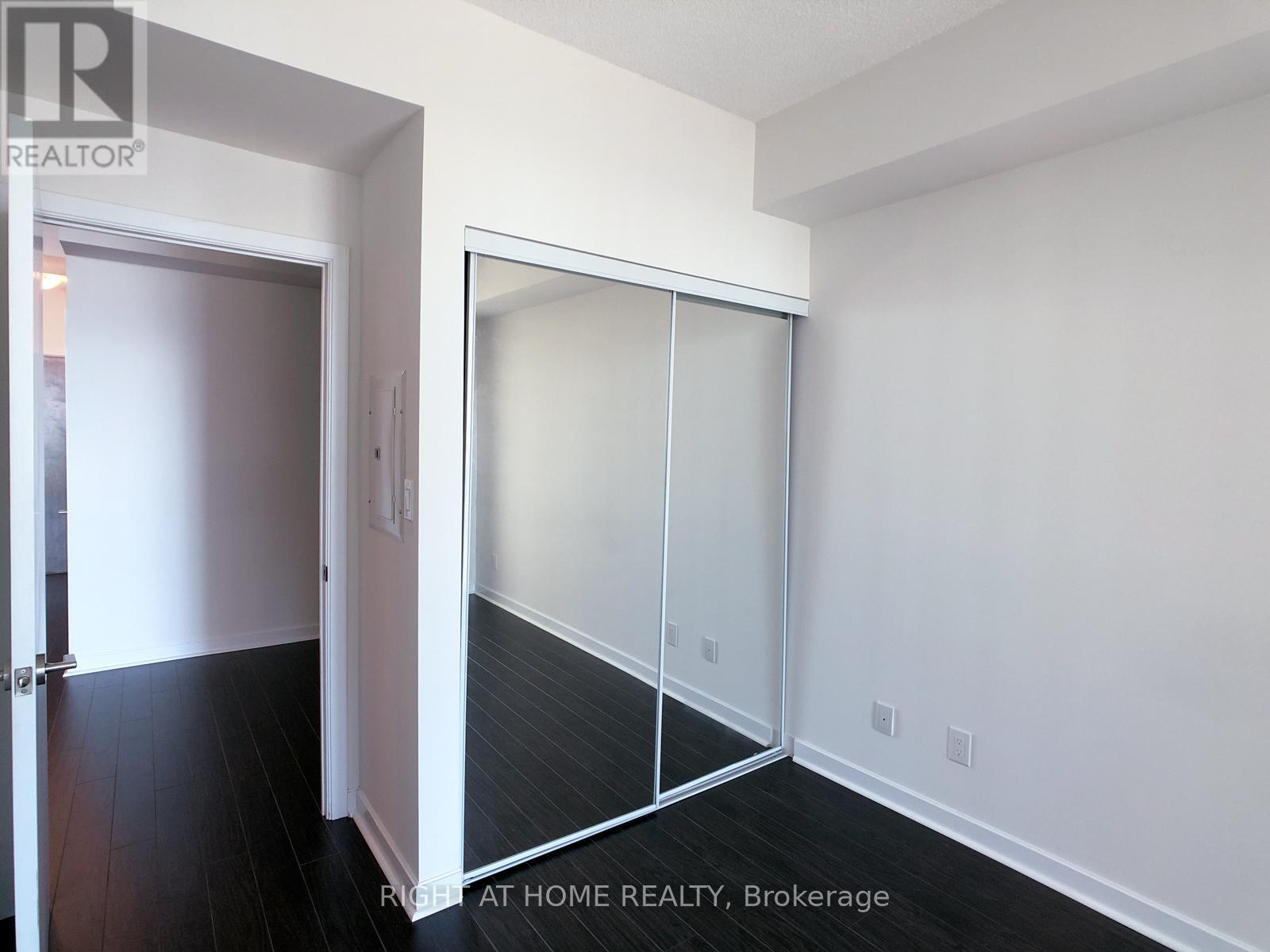 2010 - 33 Bay Street, Toronto, Ontario  M5J 2Z3 - Photo 9 - C12650140