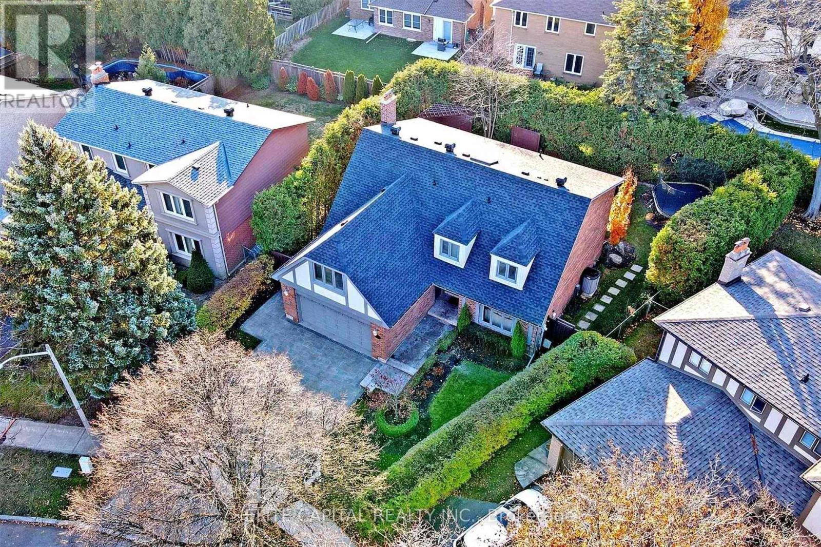 22 ELKPATH AVENUE, Toronto, Ontario